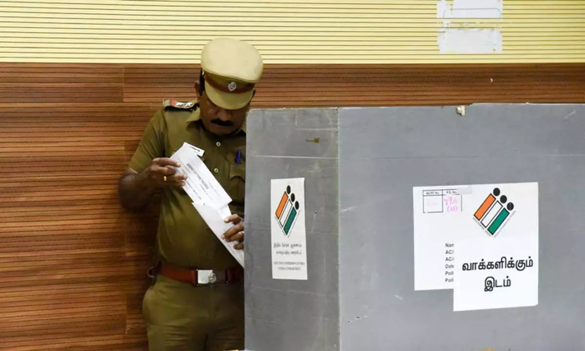अन्य राज्यों में चुनाव ड्यूटी पर तैनात केरल के 3,500 पुलिसकर्मी मतदान से चूक गए