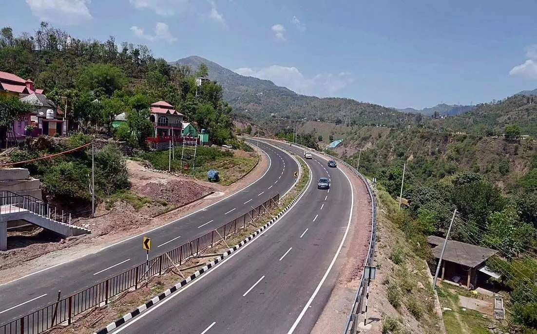 मरम्मत के लिए मंडी के पास मनाली राष्ट्रीय राजमार्ग पर प्रतिदिन पांच घंटे यातायात पर रोक