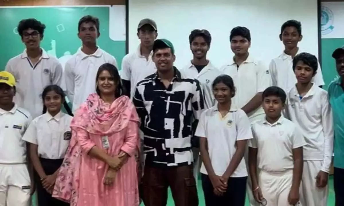 क्रिकेटर शिविल कौशिक ने पल्लवी इंटरनेशनल स्कूल में धूम मचाई