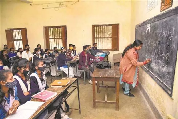 हरियाणा के 19 स्कूलों में छात्र नहीं, 811 को अकेले शिक्षक से काम चलाना पड़ा