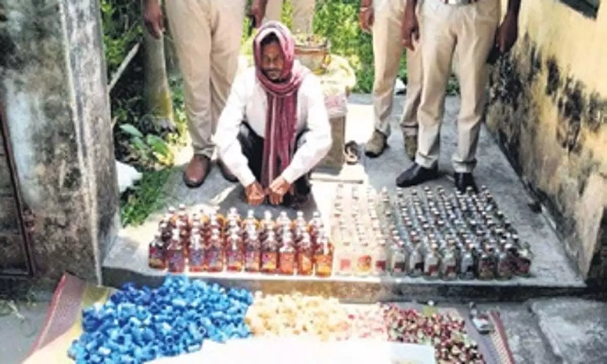 पारादीप में आबकारी टीम ने नकली शराब फैक्ट्री का भंडाफोड़ किया