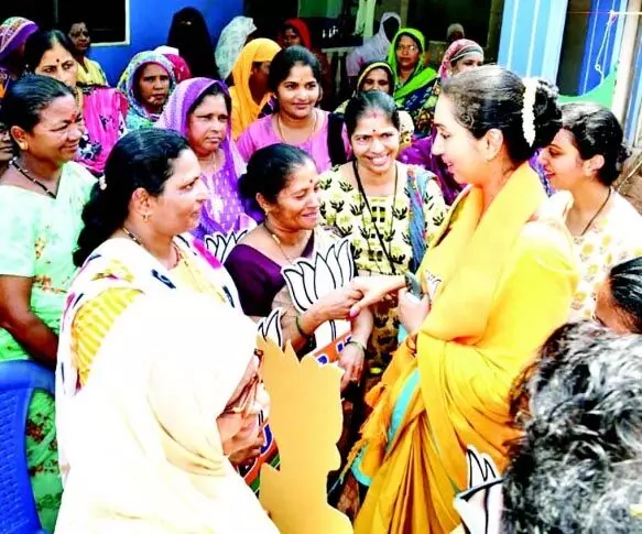 क्वेपेम के स्थानीय लोगों ने पल्लवी के पीछे रैली करने और उनकी जीत सुनिश्चित करने का आग्रह किया