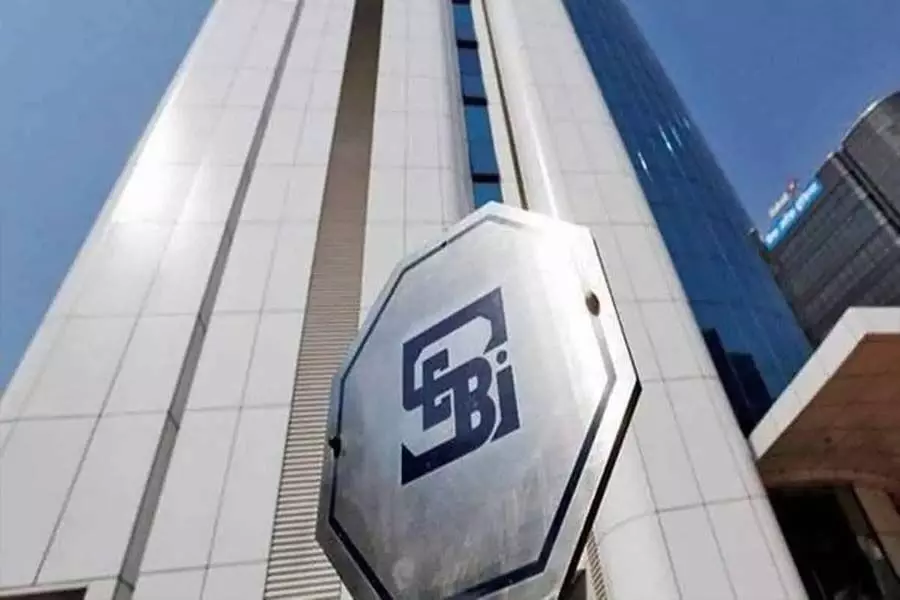 SEBI ने हिंडनबर्ग से पहले अडानी शेयरों को शॉर्ट करने के लिए 2 फंडों की जांच की