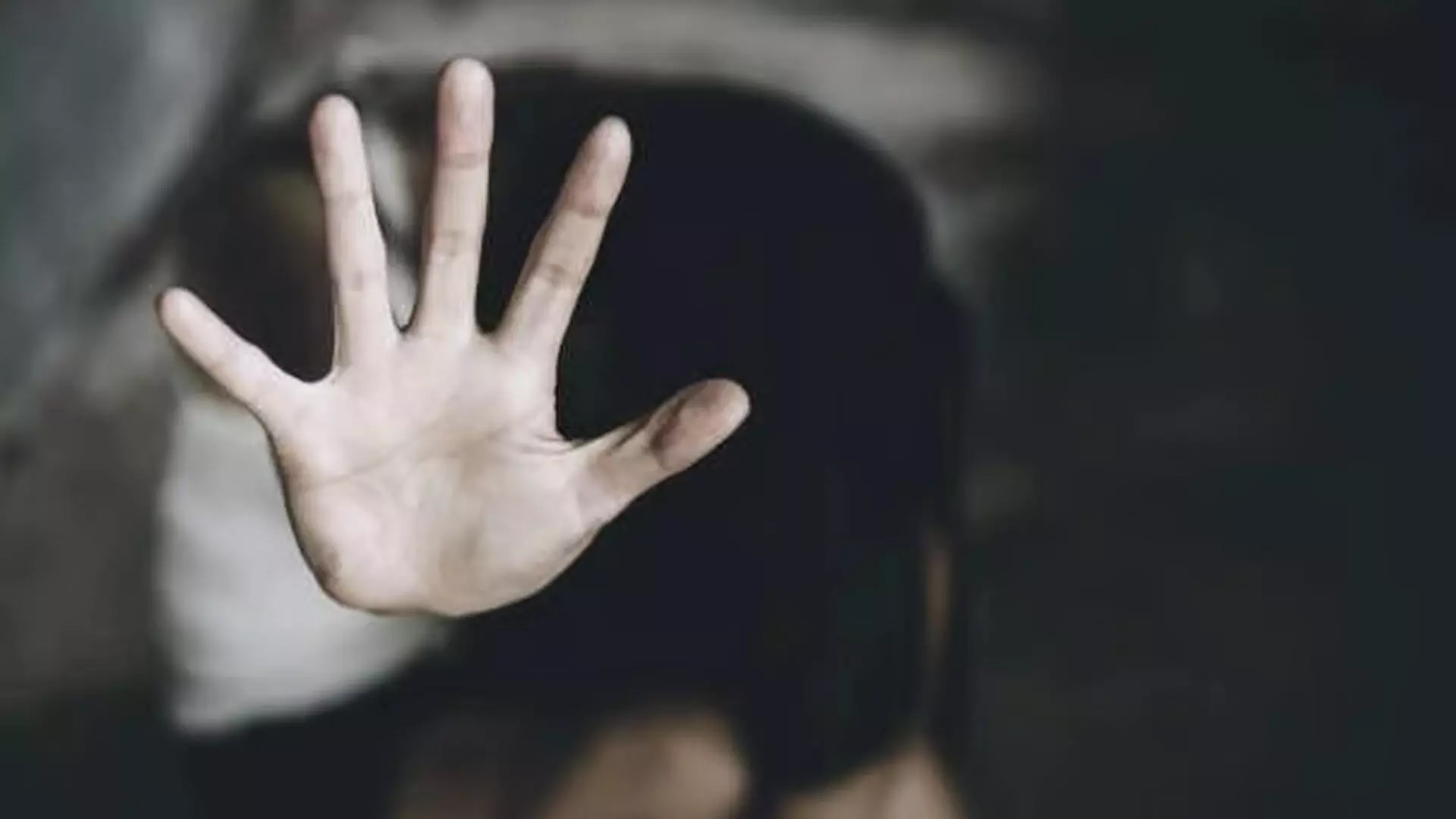 12 वर्षीय आदिवासी लड़की से बलात्कार और हत्या, बिना कपड़ो के मिला शव