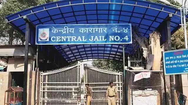 दिल्ली की तिहाड़ जेल में फिर कैदियों के बीच झड़प, 4 घायल