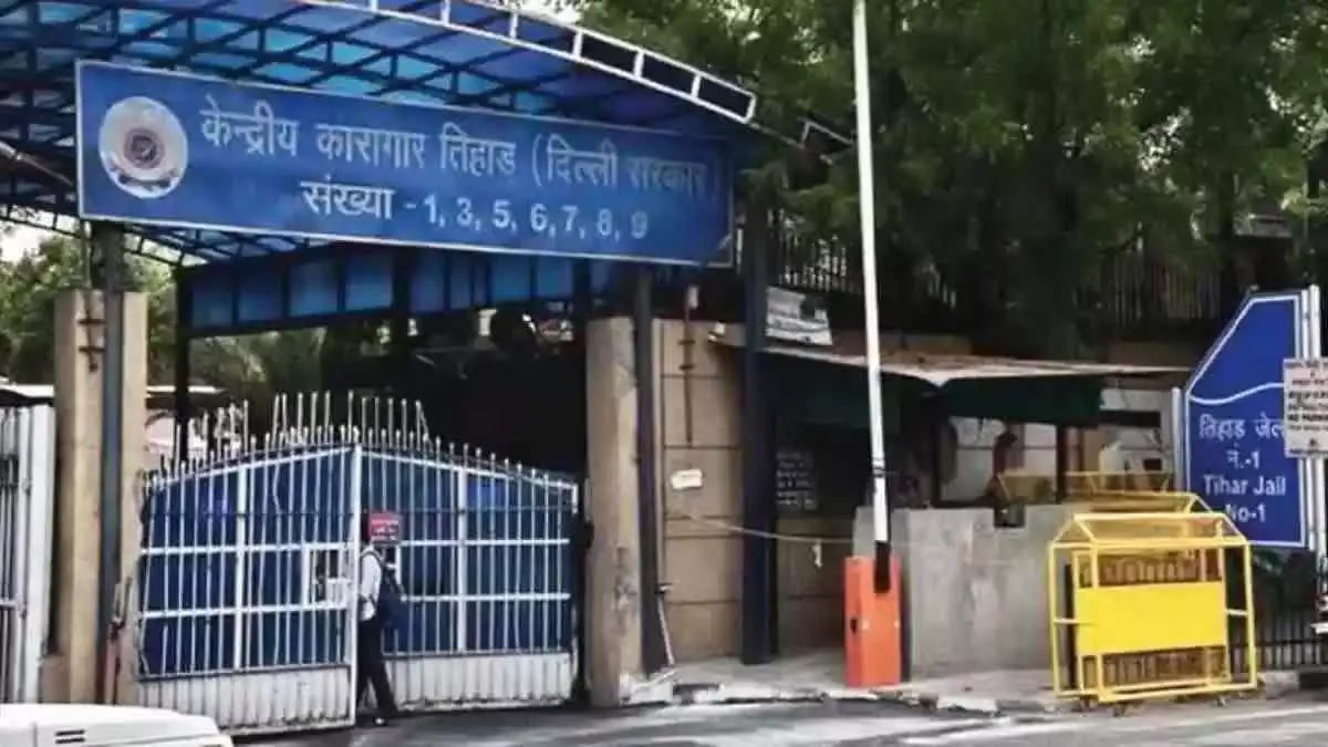 गैंगवार: दिल्ली की तिहाड़ जेल में दो गुटों में झड़प, चार कैदी घायल