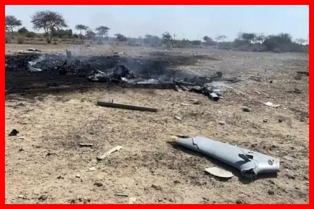 भारतीय वायुसेना का UAV विमान क्रैश, मचा हड़कंप, लोगों की जुटने लगी भीड़