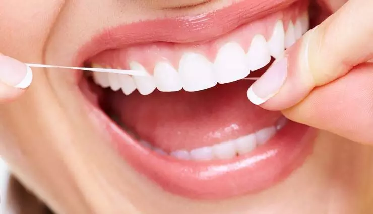 दांतो की सफाई के 5 आसान तरीके