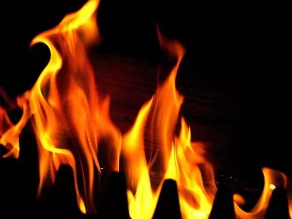 पटना में होटल में लगी भीषण आग