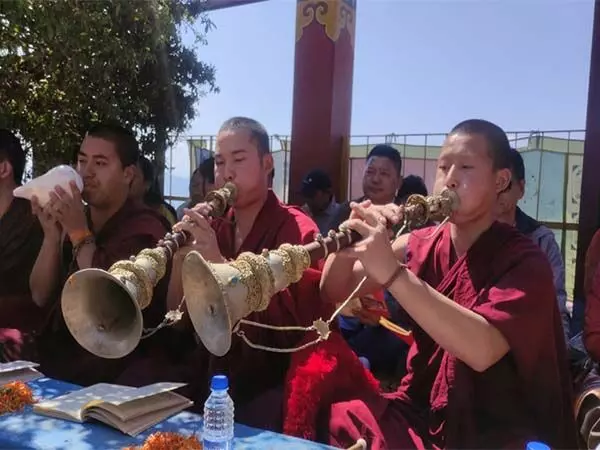 लापता 11वें पंचेन लामा के लिए उनके 35वें जन्मदिन पर निर्वासित तिब्बतियों ने प्रार्थना की