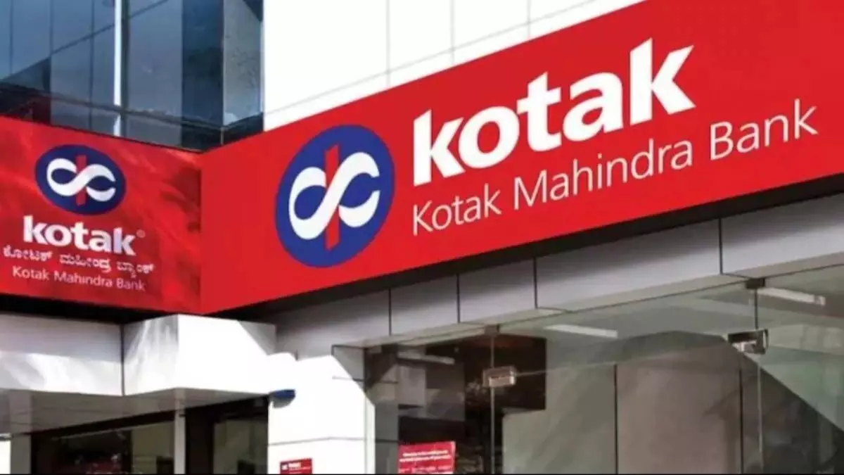 Kotak Mahindra Bank: आरबीआई की कार्रवाई के बाद डैमेज कंट्रोल मोड में कोटक महिंद्रा बैंक