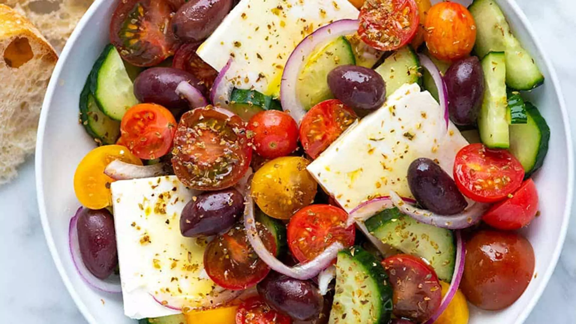 घर पर बनाएं स्वादिष्ट और स्वास्थ्यवर्धक ग्रीक सलाद