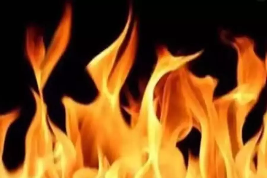 एंटॉप हिल में किराने की दुकान में भीषण आग, 1 मौत