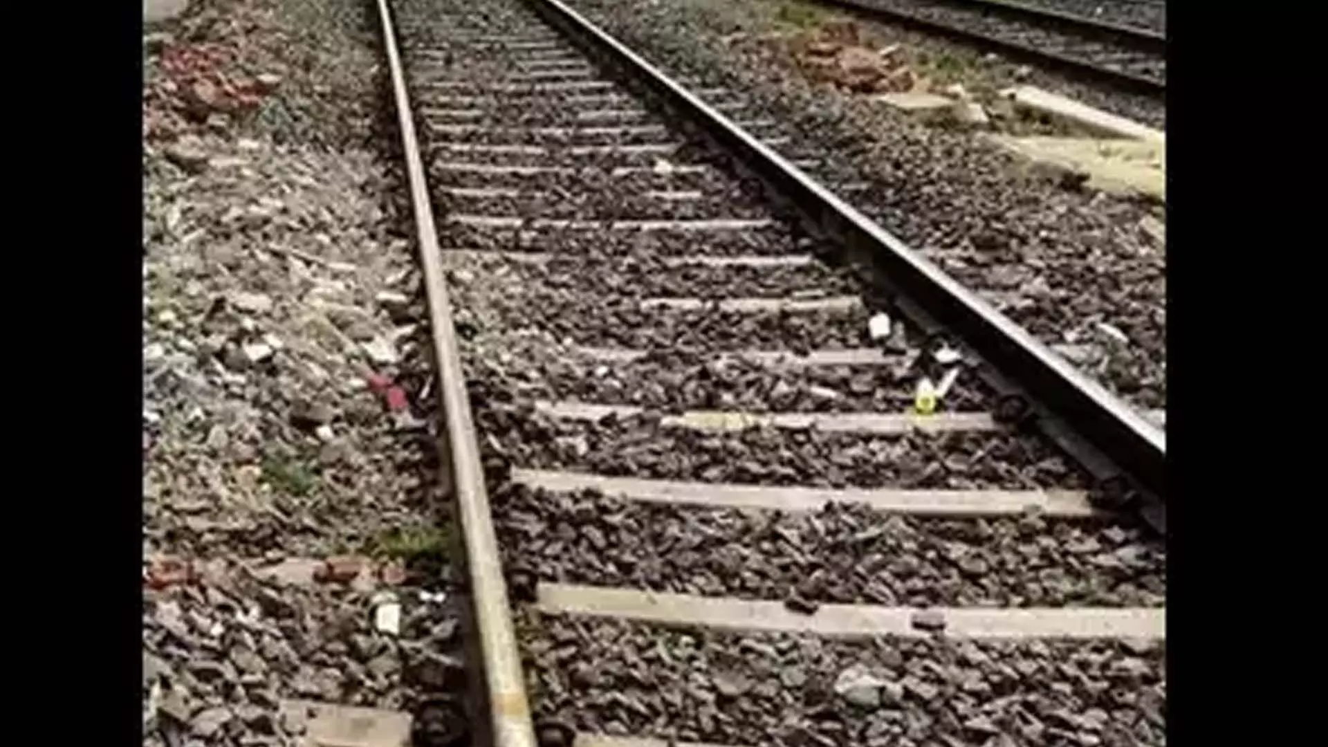 ट्रेन के आगे कूदकर आत्महत्या, दूसरे दिन हुई पहचान