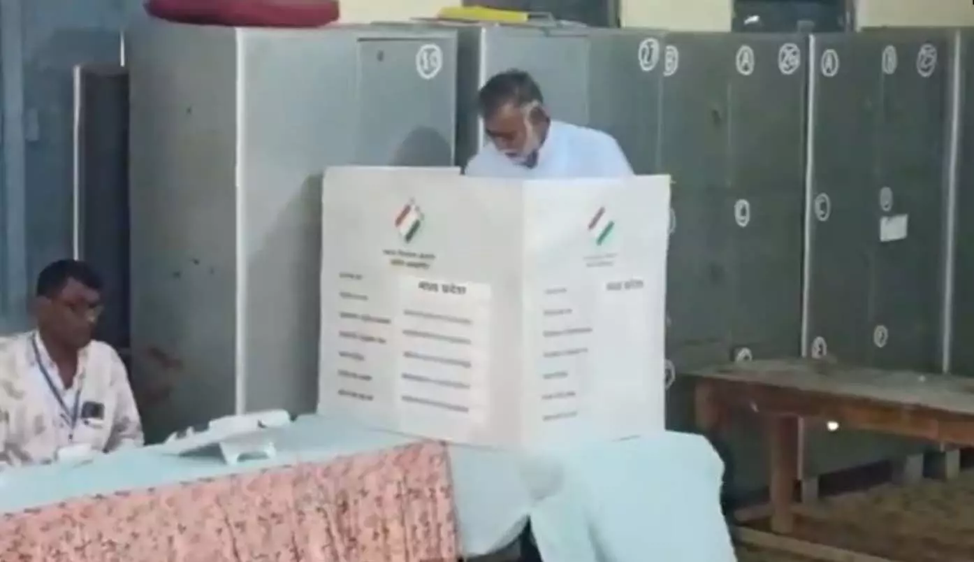 Madhya Pradesh: मध्य प्रदेश की छह संसदीय सीटों पर मतदान जारी, VIDEO