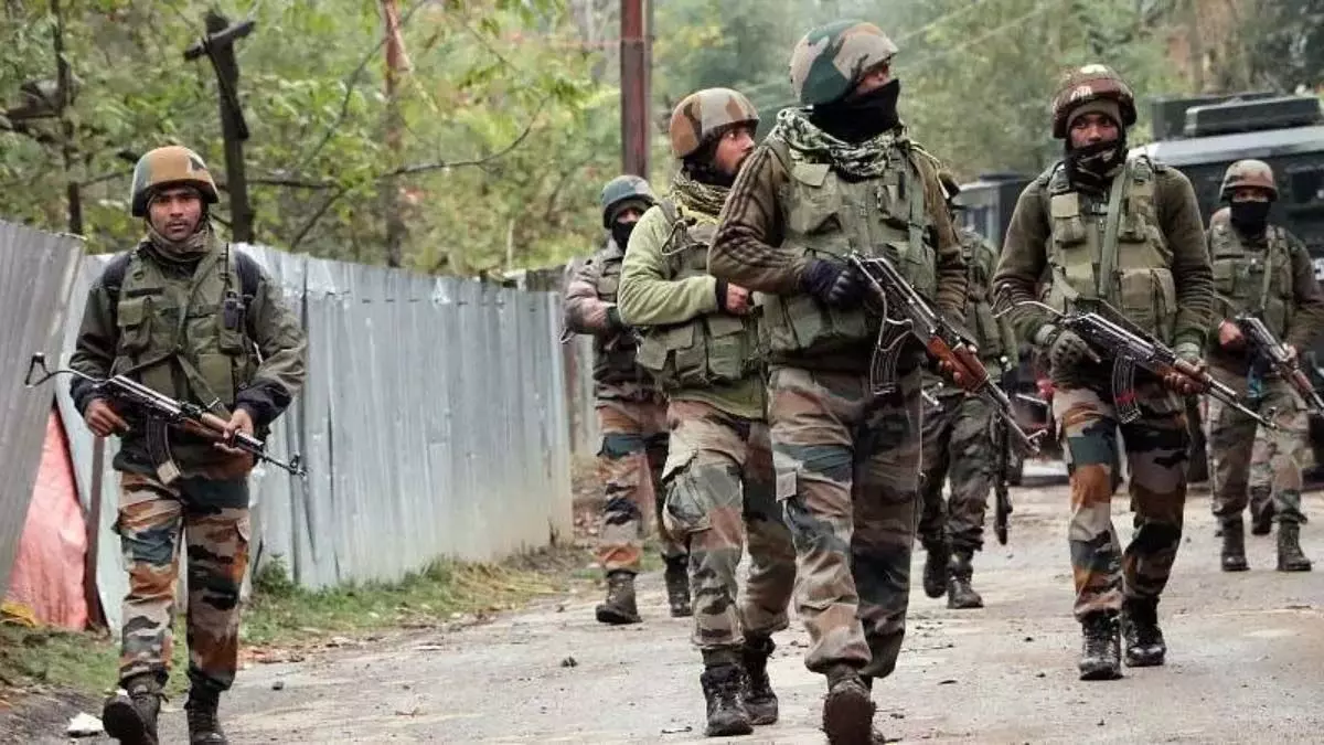 जम्मू-कश्मीर: सोपोर में मुठभेड़ में दो आतंकी ढेर, एक नागरिक और दो सैनिक भी घायल