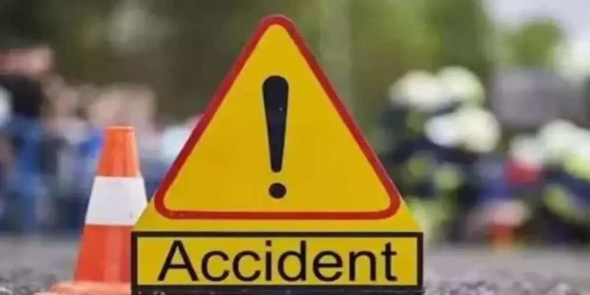 असम सड़क दुर्घटना में एक की मौत, दो अन्य गंभीर रूप से घायल