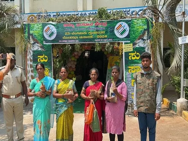 मतदाता जुड़ाव, पर्यावरण जागरूकता को बढ़ावा देने के लिए कनकपुरा का वन-थीम वाला मतदान केंद्र किया गया स्थापित