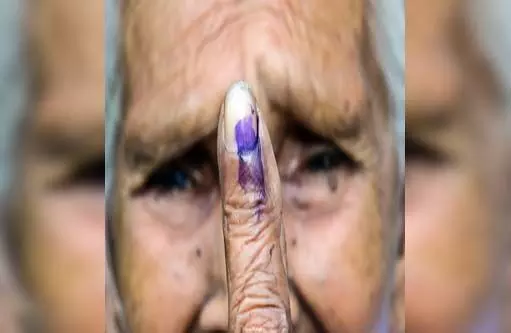 लोकसभा चुनाव का दूसरा चरण: दोपहर 1 बजे तक सबसे ज्यादा त्रिपुरा और सबसे कम महाराष्ट्र में मतदान