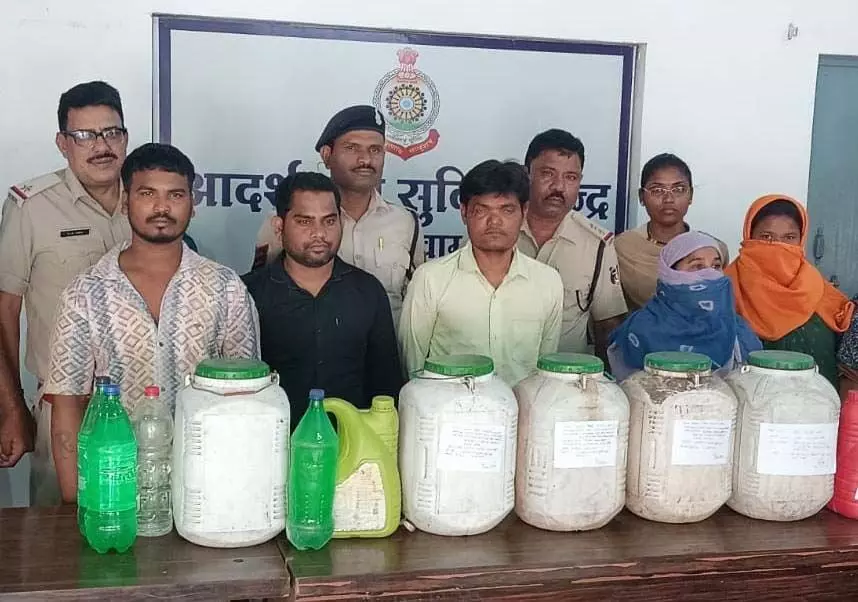 जांजगीर में महुआ शराब के साथ 5 आरोपी गिरफ्तार