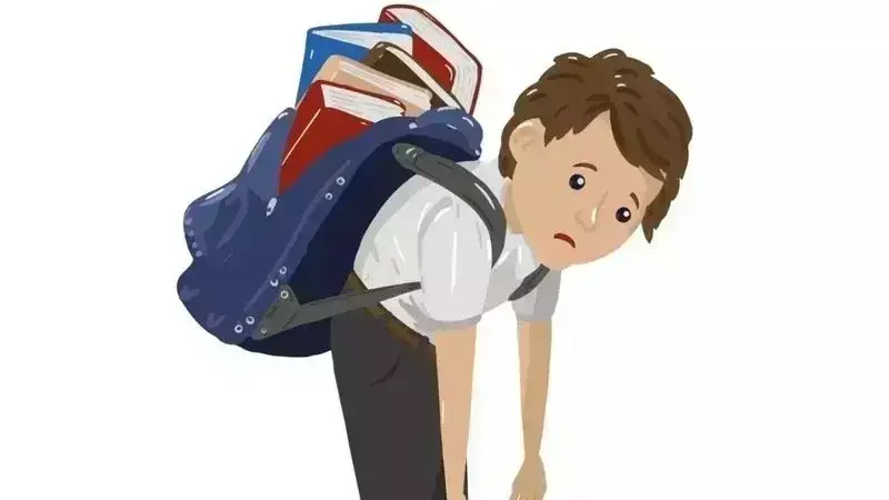 बाल अधिकार संरक्षण आयोग की अध्यक्ष छात्रों के बैग का वजन देख हुए निराश