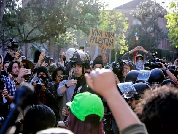 दक्षिणी कैलिफोर्निया विश्वविद्यालय में इजरायल विरोधी प्रदर्शनों पर पुलिस की कार्रवाई में 93 लोगों को किया गया गिरफ्तार