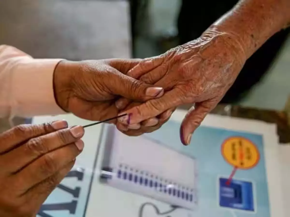 लोकसभा की 88 सीटों पर चुनाव संपन्न, 12 सौ उम्मीदवारों का फैसला ईवीएम में कैद