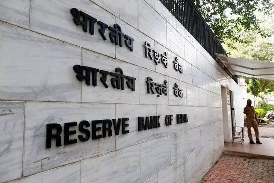 RBI ने लघु वित्त बैंकों को यूनिवर्सल बैंकों में बदलने के लिए मानदंड बनाए