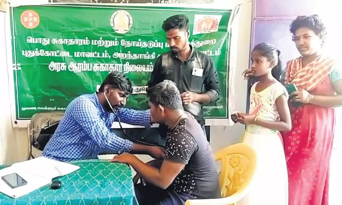 तमिलनाडु के पुदुकई गांव में मेडिकल कैंप लगाया गया