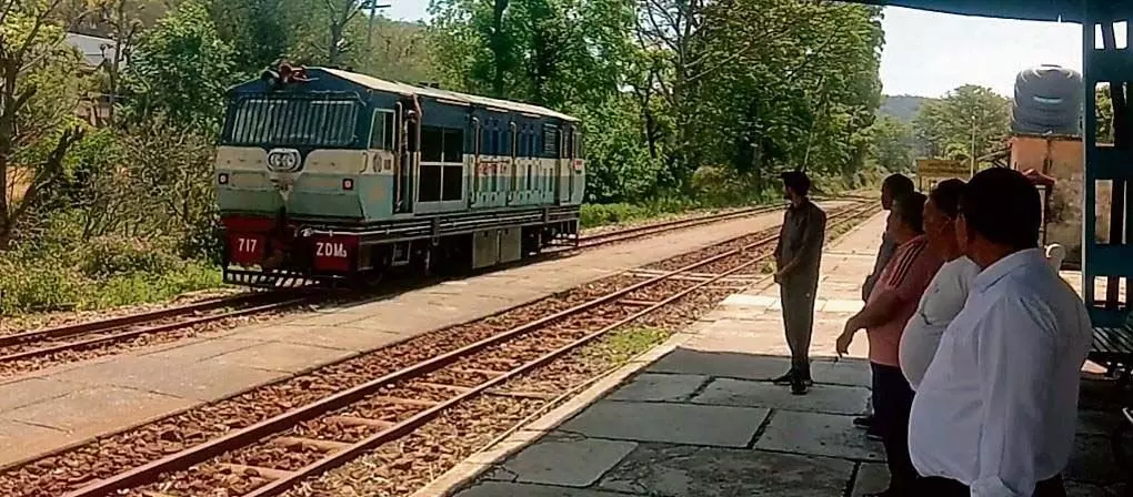 नैरो गेज लाइन पर रेलवे ने ट्रायल रन किया