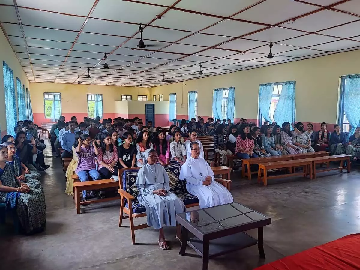 डूमडूमा के सेंट मैरी हायर सेकेंडरी स्कूल ने मेधावी छात्रों को सम्मानित किया