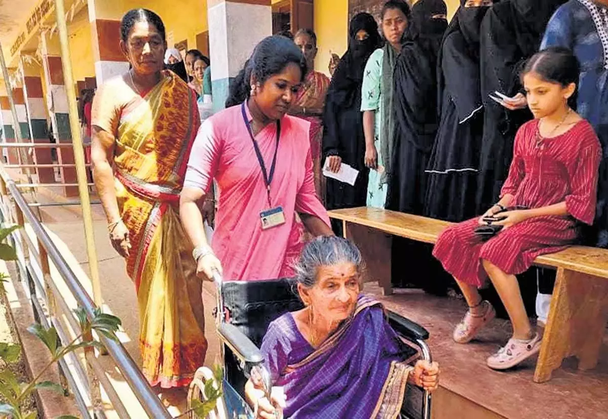 मतदान शांतिपूर्ण, कर्नाटक की 14 सीटों पर 69.23% मतदान हुआ