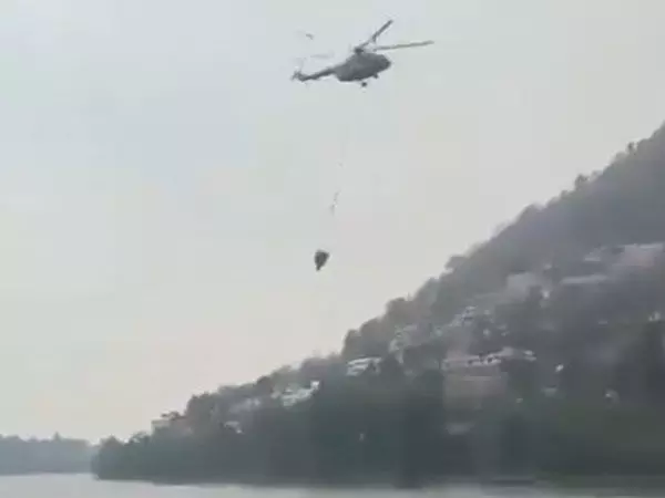 नैनीताल के जंगल में आग: उत्तराखंड के मुख्यमंत्री ने कहा, आग बुझाने के लिए सेना बुलाई गई