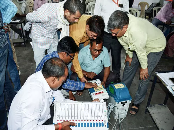 लोकसभा 2024 चुनाव: चुनाव आयोग ने बेंगलुरु के शांतिनगर बूथ में बैलेट यूनिट के सक्रिय न होने से इनकार किया