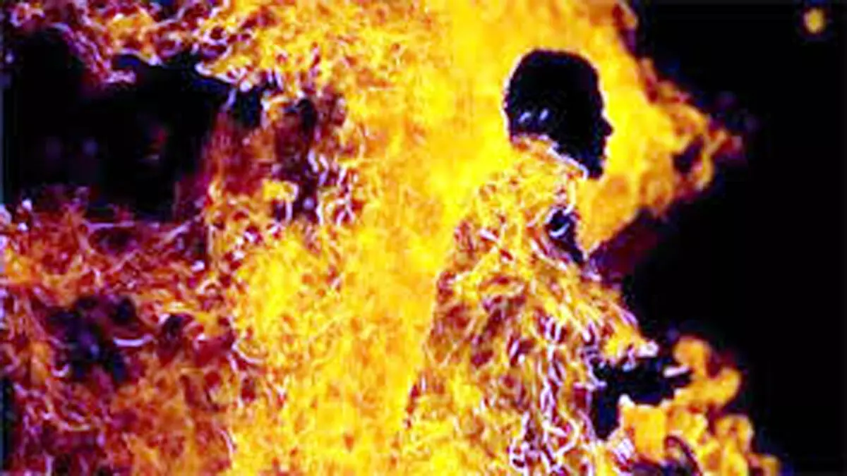 आगरा में शार्ट सर्किट से घर में लगी आग, जिंदा जल गया मकान मालिक