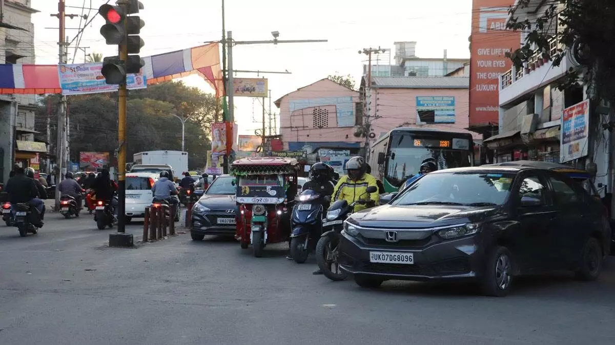 मेले के दौरान यातायात संबंधी दिक्कतों से बचने के लिए पुलिस ने यातायात मार्ग में बदलाव किया
