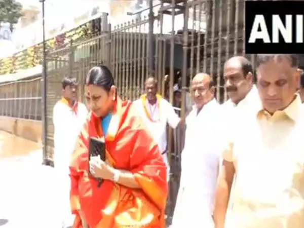 तमिलनाडु के मुख्यमंत्री की पत्नी दुर्गा स्टालिन ने तिरुमाला मंदिर में पूजा की