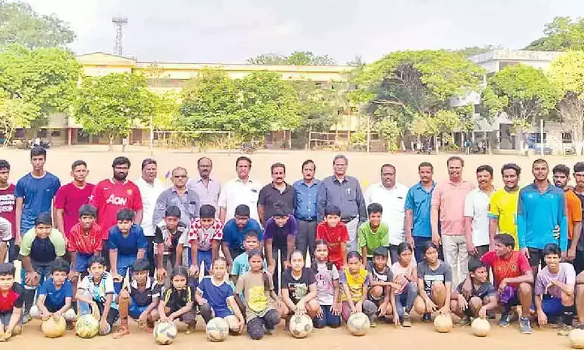 राजमहेंद्रवरम: फुटबॉल प्रशिक्षण शिविर का उद्घाटन