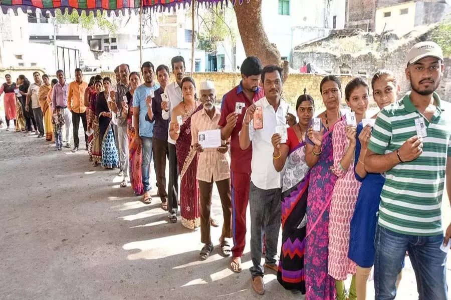 लोकसभा चुनाव 2024: संशोधित आंकड़ों के अनुसार कर्नाटक में दूसरे चरण में 69.56% मतदान हुआ