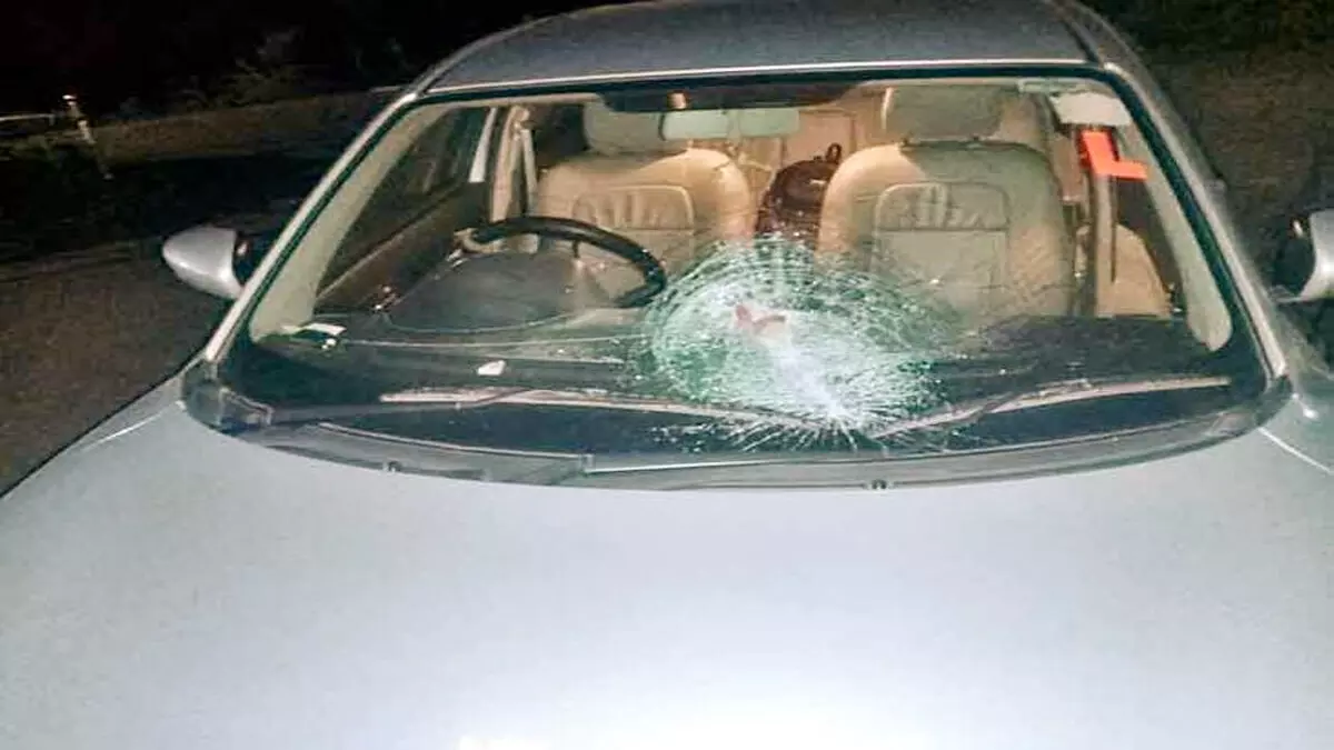 भाजपा विधायक वीरेंद्र सिंह लंबरदार की गाड़ी पर देर रात अज्ञात बदमाशों ने हमला ,कार का फूटा कांच