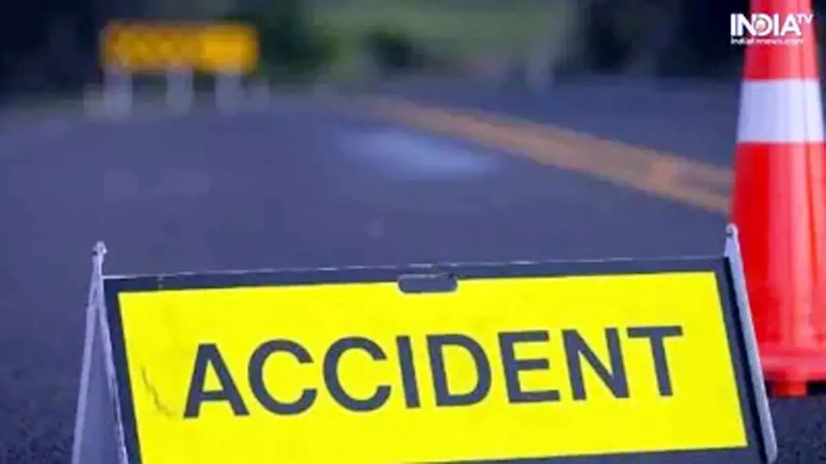 हरियाणा के यात्रियों की कार गड्ढे में गिरी, तीन साल की बच्ची की माैत, चार घायल