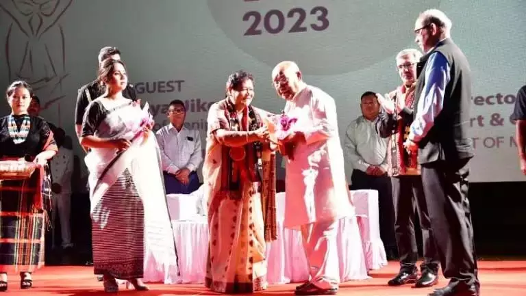 मणिपुर के राज्यपाल ने अनुभवी फिल्म निर्माता अरिबम स्याम शर्मा को सम्मानित किया