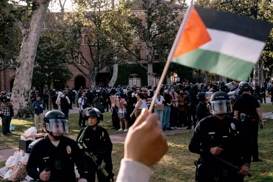इज़राइल-हमास युद्ध: गाजा पर कॉलेज परिसर में विरोध प्रदर्शन से लोकतांत्रिक दरारें गहरी हुईं