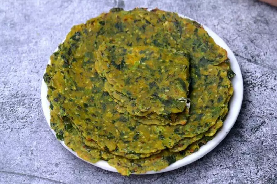 गुजरात की ट्रेडिशनल डिश है मेथी थेपला, नाश्ते में चाहते हैं कुछ अलग तो जरूर करें ट्राई