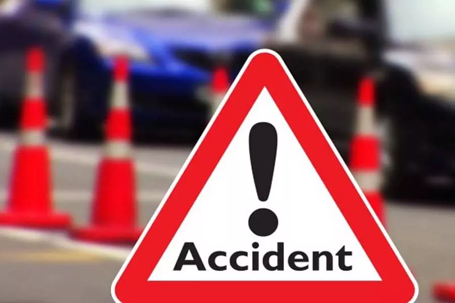 तेलंगाना: सड़क दुर्घटना में दो नाबालिगों की मौत, 3 घायल