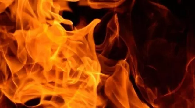 बिहार के बेतिया में लगी आग, 2 की मौत, 3 की हालत गंभीर, 150 घर राख