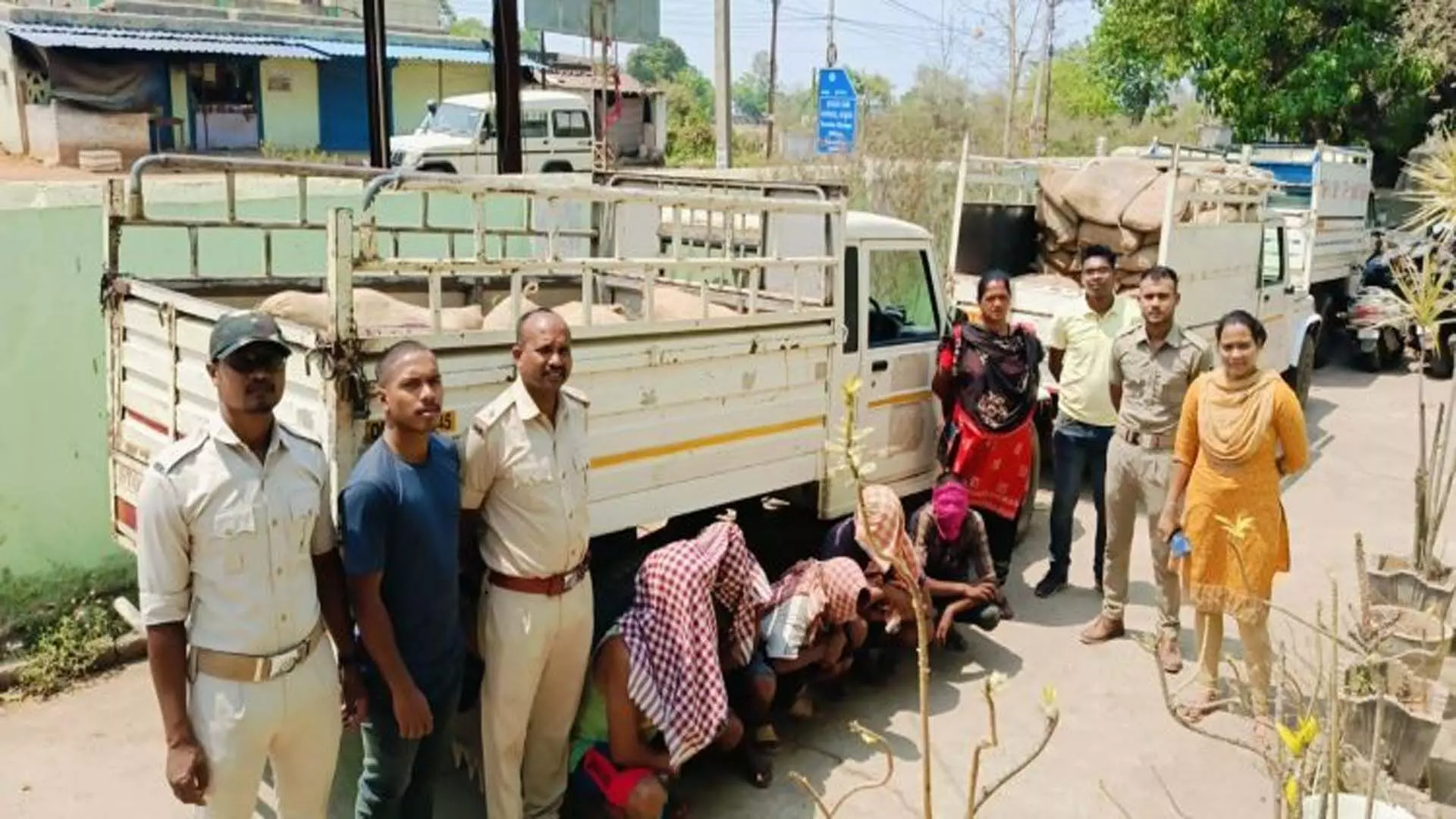 ओडिशा: 1 करोड़ रुपये मूल्य के महुआ फूल जब्त पांच लोगों को गिरफ्तार किया