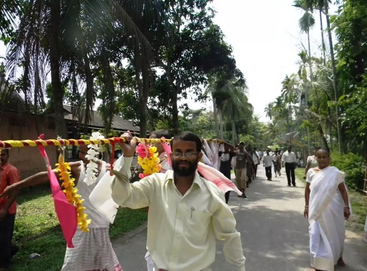 पांचवां वार्षिक भथेली महोत्सव निचले असम में असमिया बोहाग महीने के 14वें दिन मनाया जाता