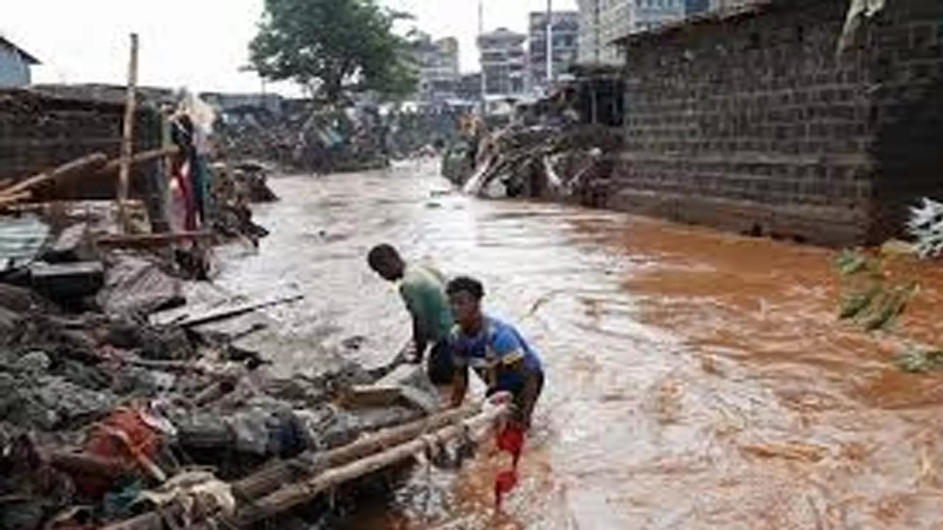 केन्या माई माहिउ क्षेत्र में बाढ़ से 20 लोगों की मौत हो गई