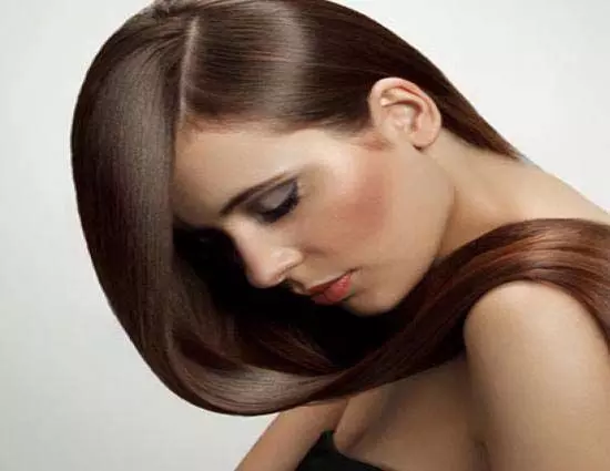 इन प्राकृतिक कंडीशनर से बनाये अपने बालों को मुलायम और चमकदार